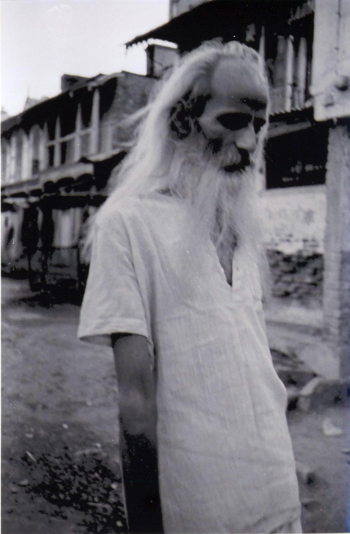 લીંચ - બ્લેક & વાઈટ ઘર